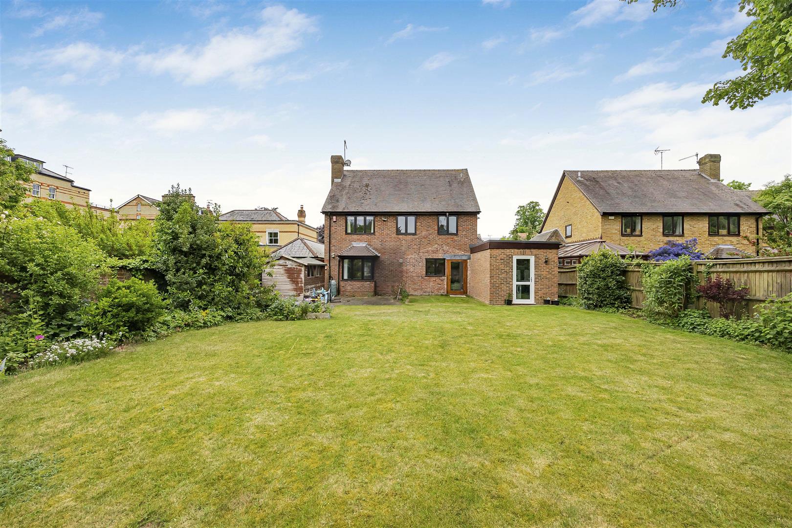 5 bed property in Pearces Orchard, Henley-On-Thames